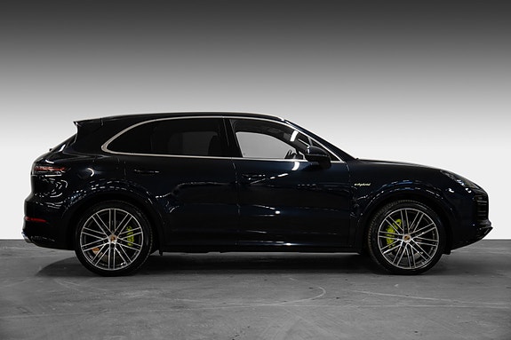 Porsche Cayenne 6 of 30