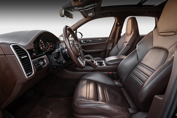 Porsche Cayenne 9 of 30