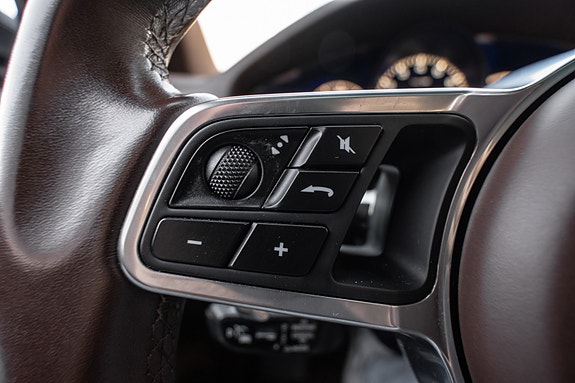 Porsche Cayenne 19 of 30