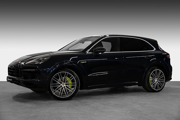 Porsche Cayenne 2 of 30