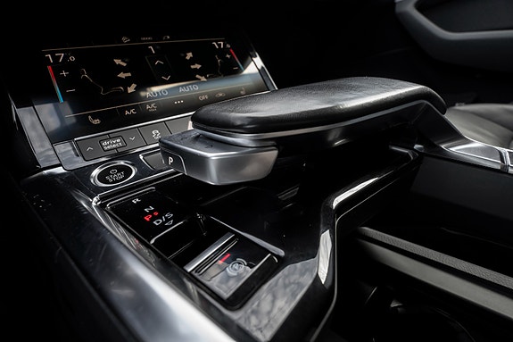 Audi e-tron 18 of 30
