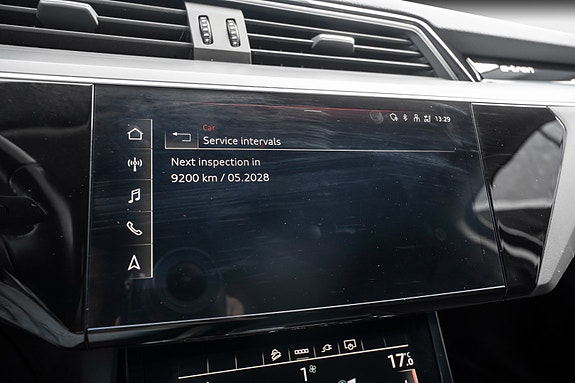 Audi e-tron 14 of 30