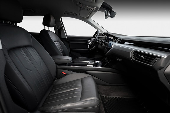 Audi e-tron 27 of 30