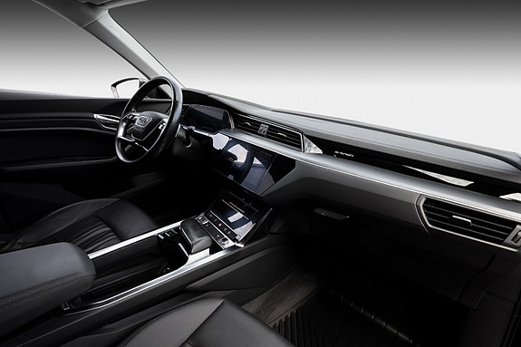 Audi e-tron 12 of 30