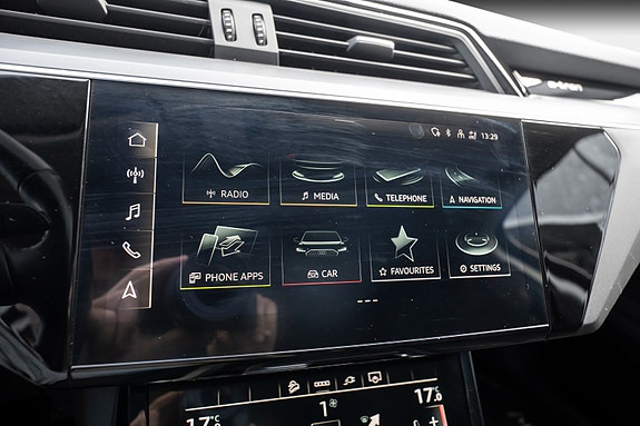 Audi e-tron 13 of 30