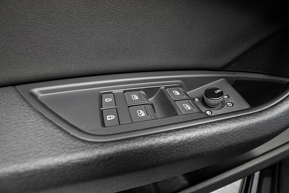 Audi e-tron 24 of 30