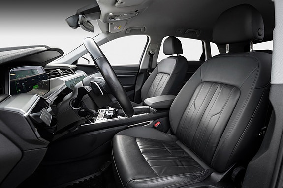 Audi e-tron 8 of 30