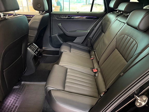Skoda Superb 15 of 17