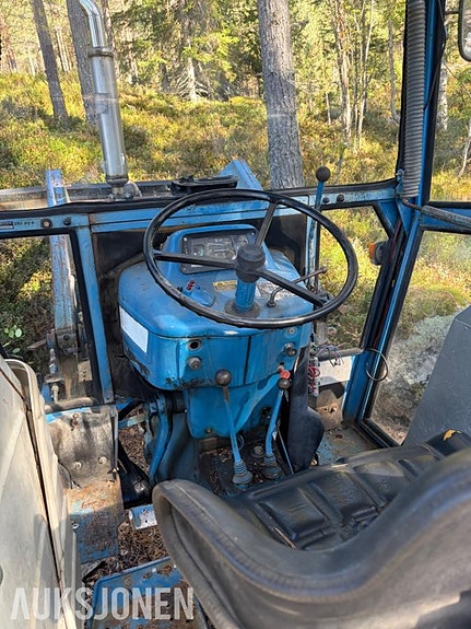Ford 4600 TRAKTOR - SKJÆR KJETTINGER - MVA FRI 5 of 9