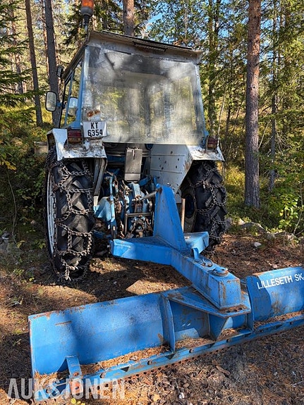 Ford 4600 TRAKTOR - SKJÆR KJETTINGER - MVA FRI 2 of 9