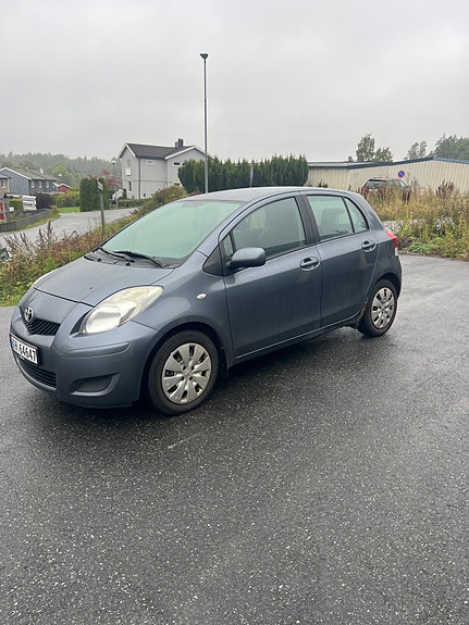 Toyota Yaris 7 of 7
