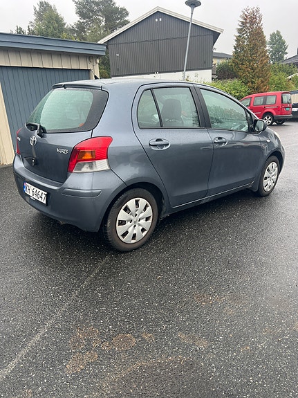 Toyota Yaris 6 of 7