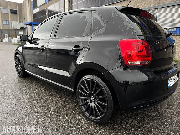 Volkswagen Polo 9 of 17