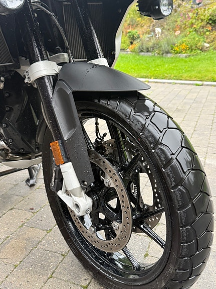 BMW R 1250 GS 2 of 20