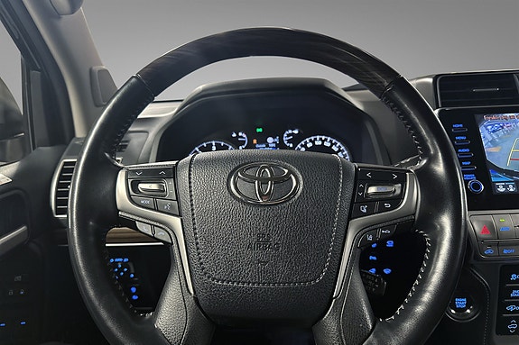 Toyota Land Cruiser 8 of 30