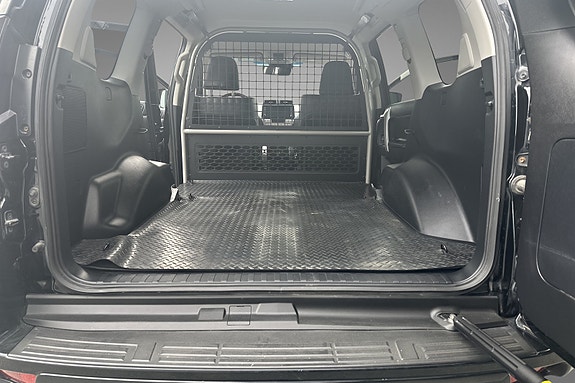 Toyota Land Cruiser 26 of 30