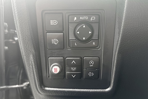 Toyota Land Cruiser 19 of 30