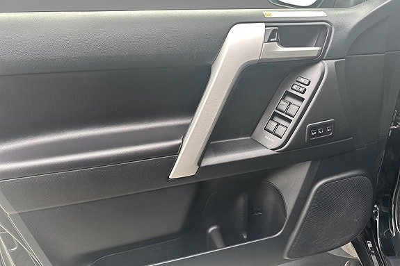 Toyota Land Cruiser 25 of 30