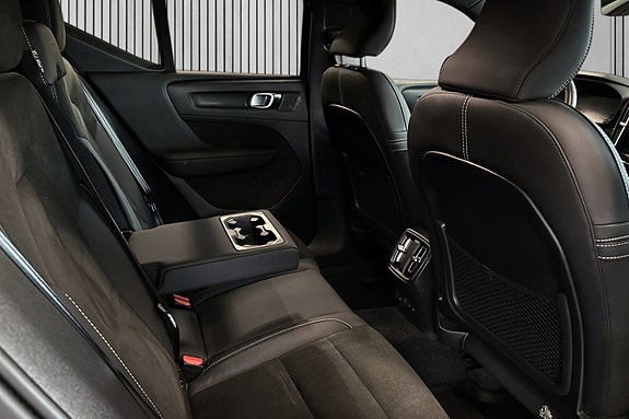 Volvo XC40 30 of 30