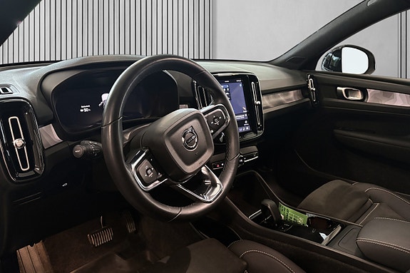 Volvo XC40 12 of 30