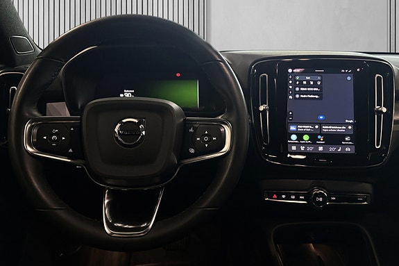 Volvo XC40 13 of 30