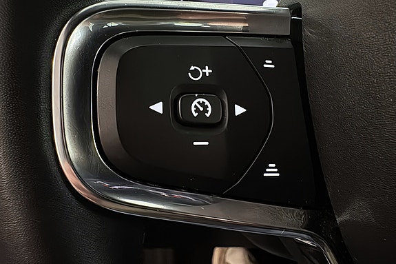 Volvo XC40 16 of 30