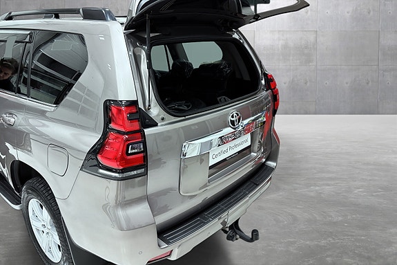Toyota Land Cruiser 22 of 22