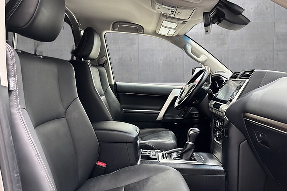 Toyota Land Cruiser 10 of 22