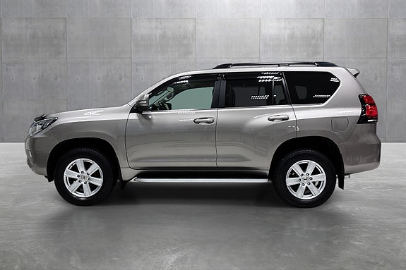 Toyota Land Cruiser 2 of 22