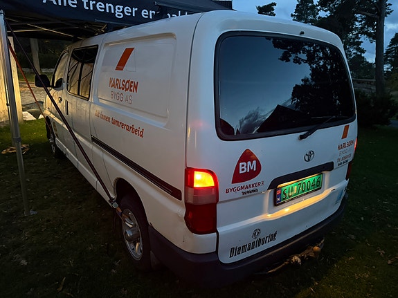 Toyota HiAce 20 of 21