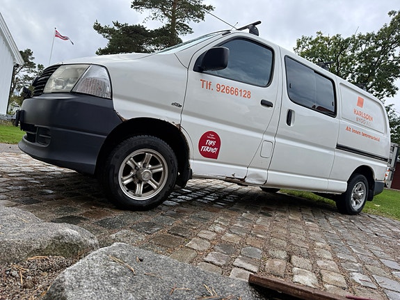 Toyota HiAce 2 of 21