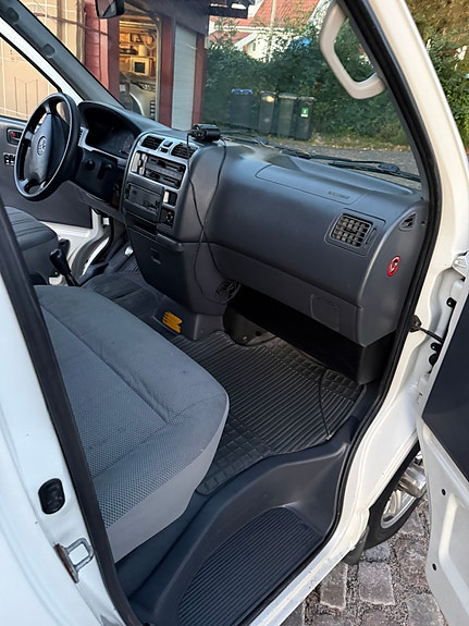 Toyota HiAce 10 of 21