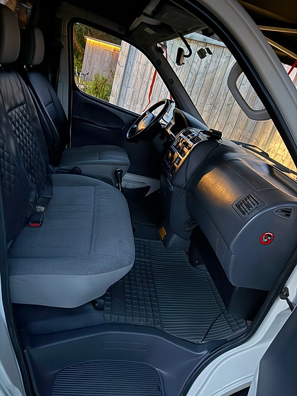 Toyota HiAce 14 of 21