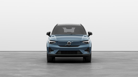 Volvo XC40 2 of 25