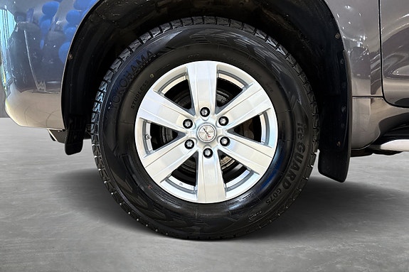 Toyota Land Cruiser 13 of 26