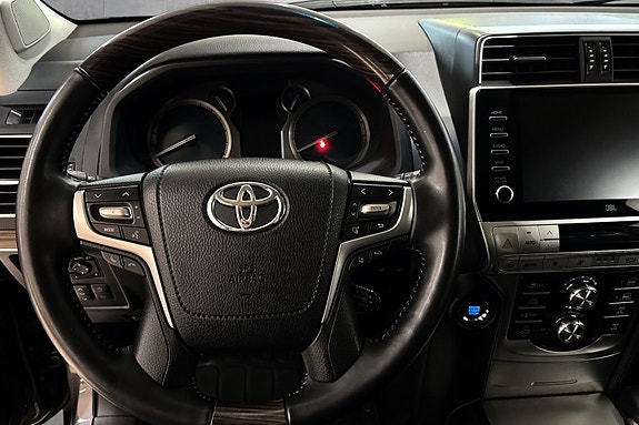 Toyota Land Cruiser 10 of 26