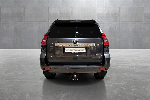 Toyota Land Cruiser 4 of 26