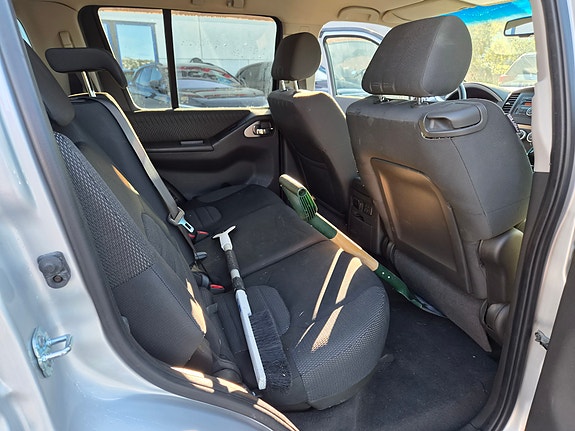 Nissan Pathfinder 26 of 29