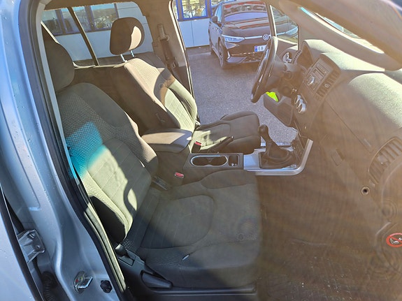 Nissan Pathfinder 27 of 29