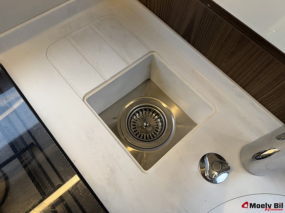 Hymer B 890 ML-MERCEDES-170HK-MARKISE-SOLCELLE-LITHIUM-ALDE-QUEENBED-SENKESENG-GODT UTSTYRT-VELHOLDT++ 27 of 30