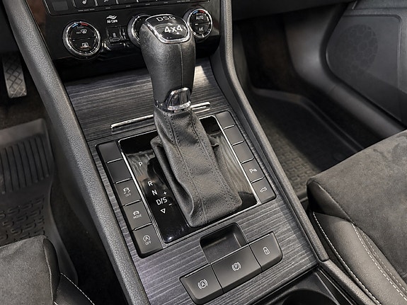 Skoda Superb 18 of 29