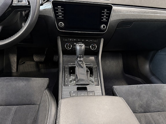 Skoda Superb 17 of 29