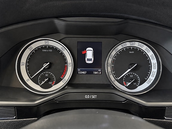 Skoda Superb 16 of 29