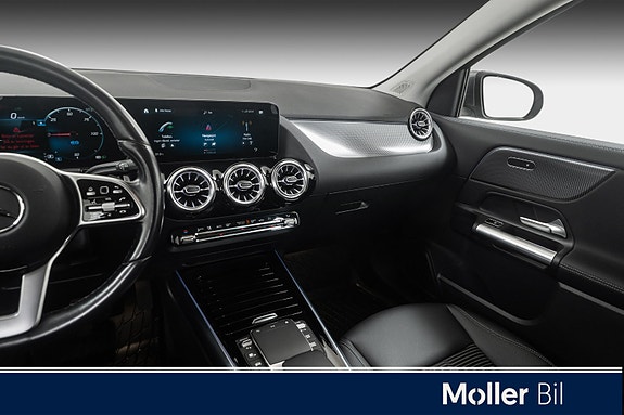 Mercedes-Benz EQA300 14 of 28