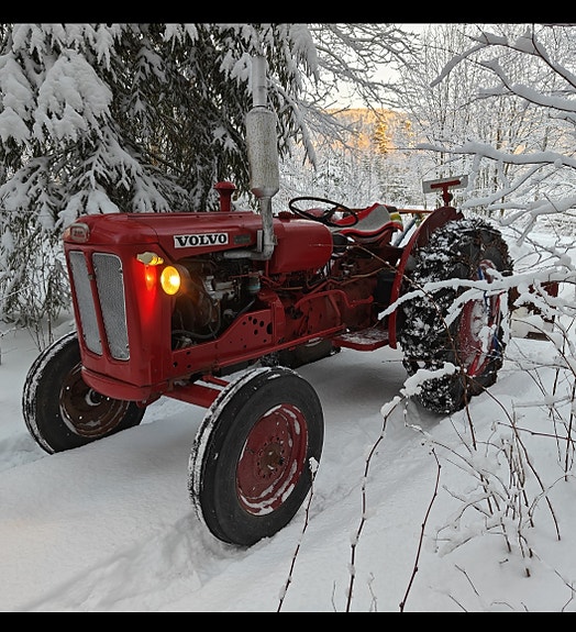 Volvo 320 2 of 16
