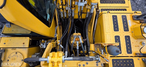 Komatsu PC490LC-11 29 of 30