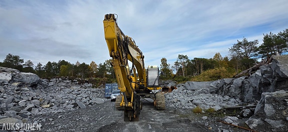 Komatsu PC490LC-11 10 of 30