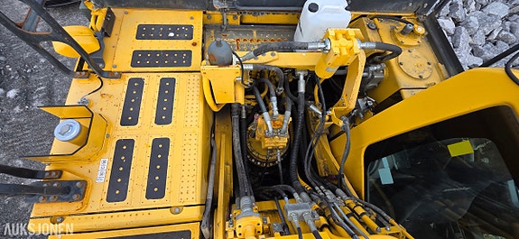 Komatsu PC490LC-11 25 of 30