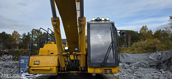 Komatsu PC490LC-11 19 of 30