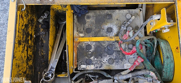 Komatsu PC490LC-11 23 of 30